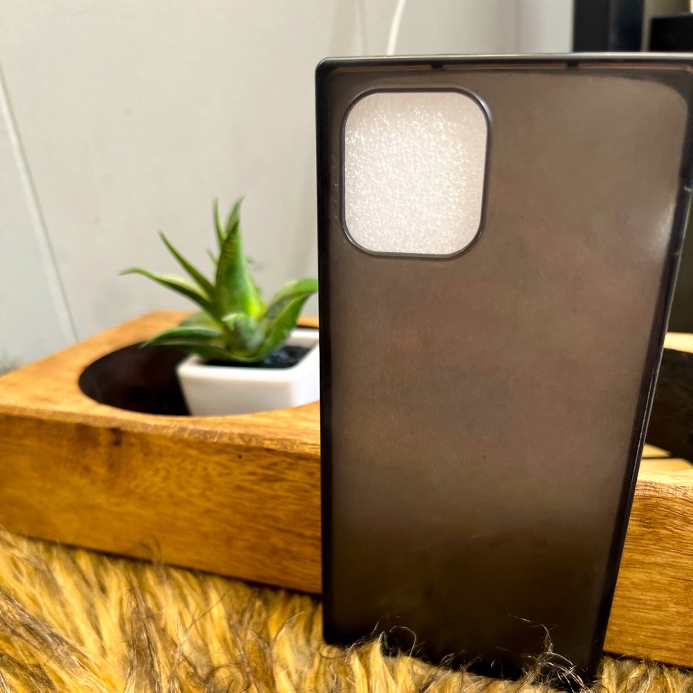 iPhone 12 Pro case square ends. Black. Chi.! ⚫️😍